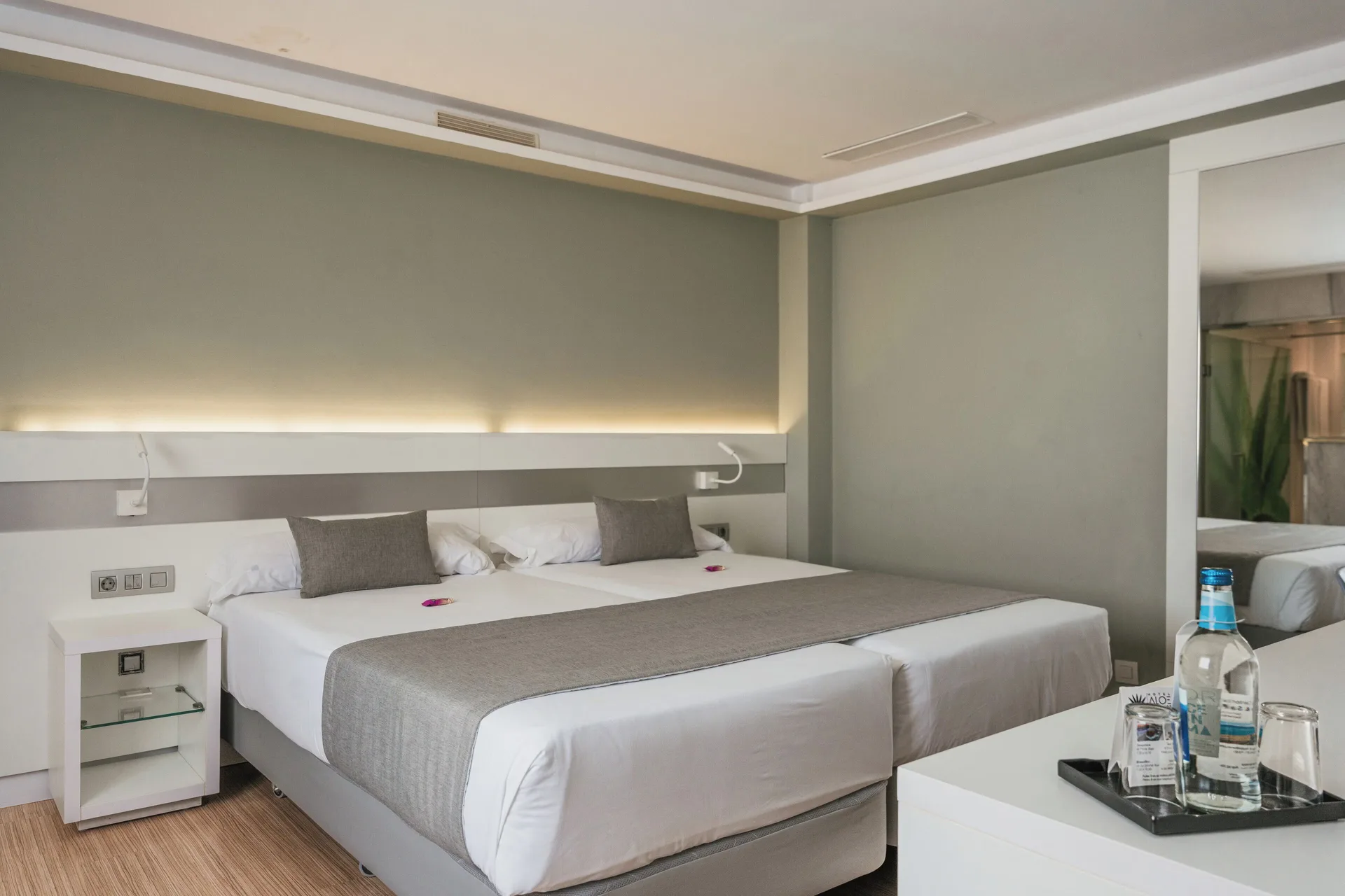Hotel Aloe Canteras — room
