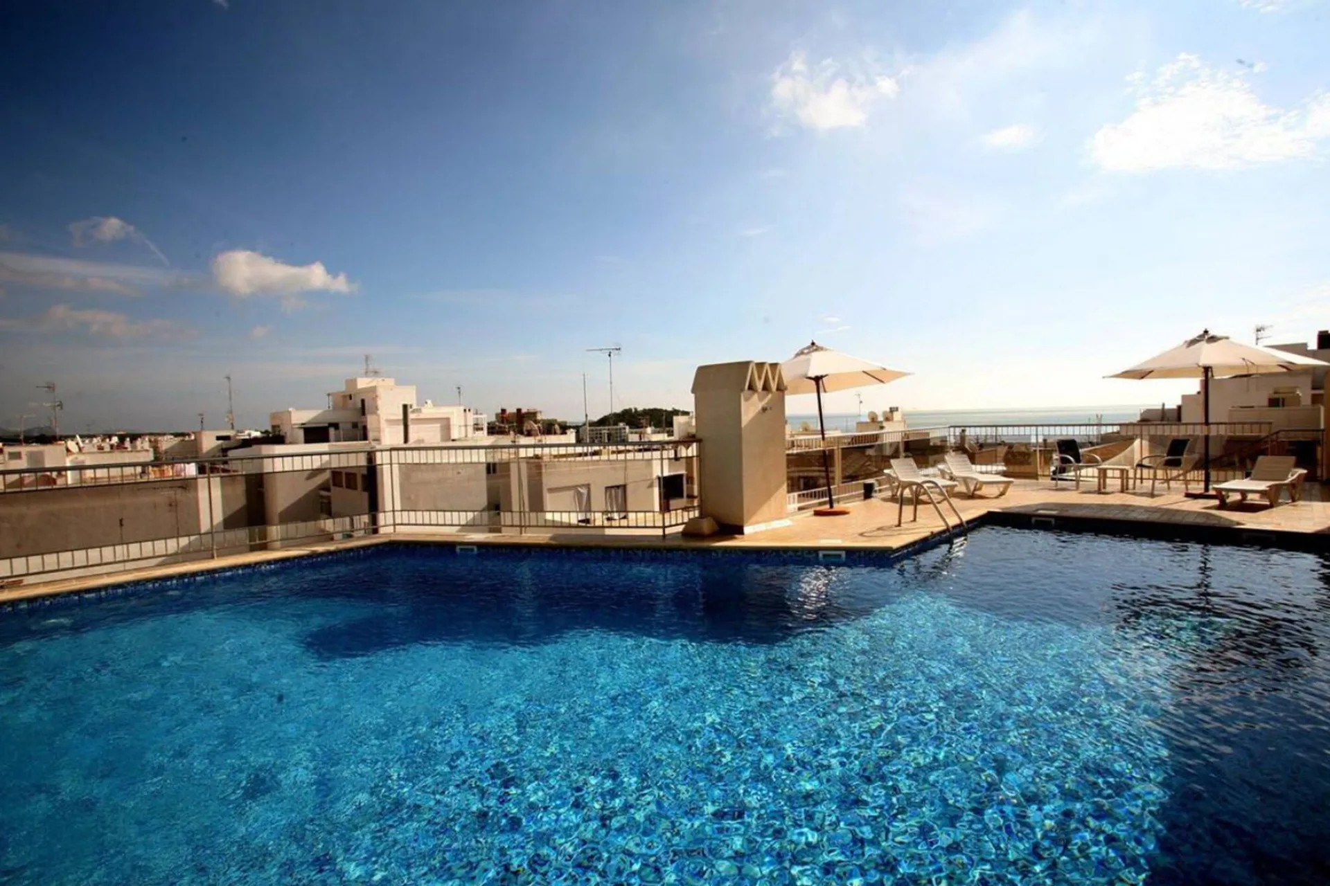 Duquesa Playa Aparthotel — pool