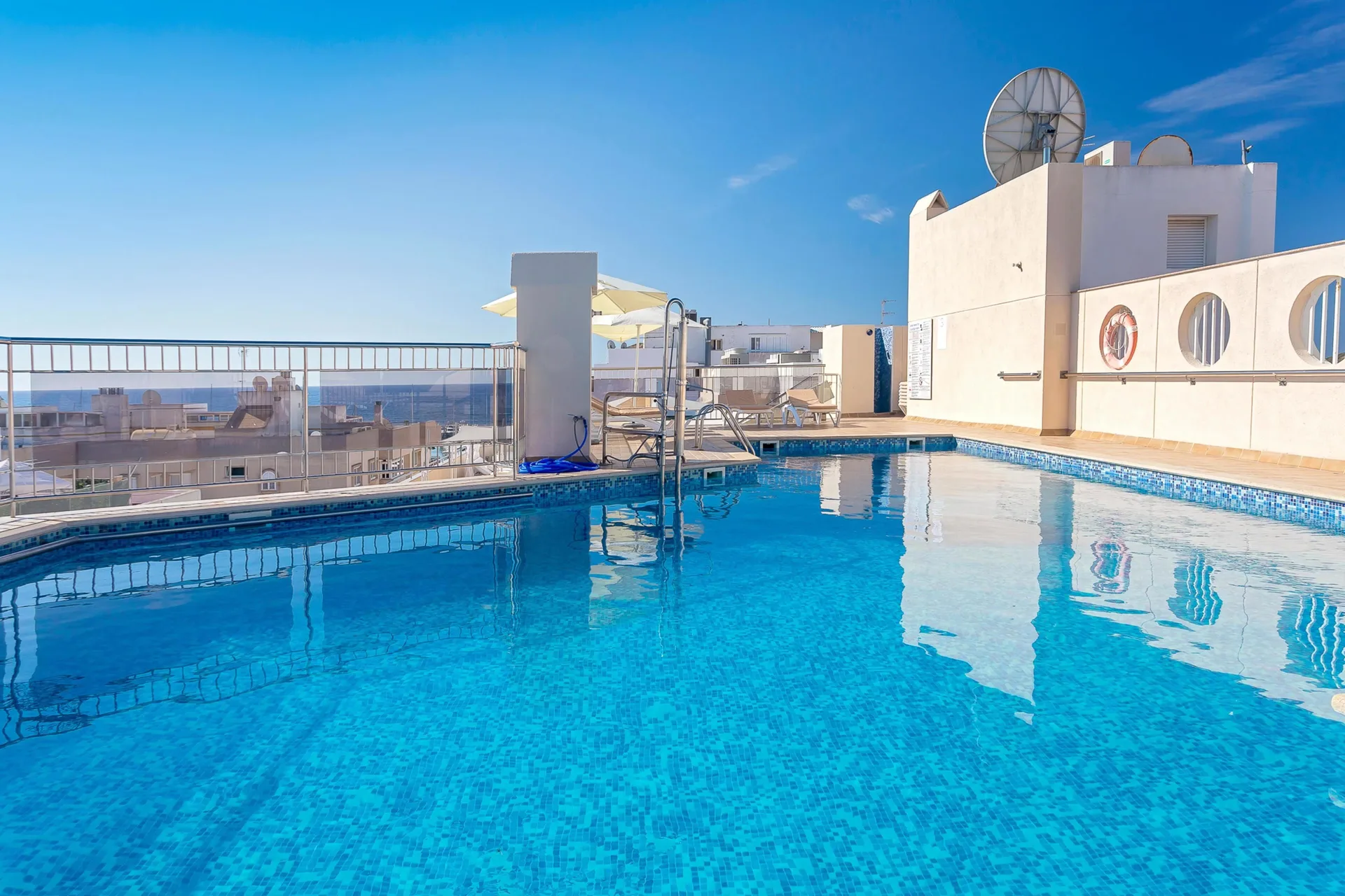 Duquesa Playa Aparthotel — pool