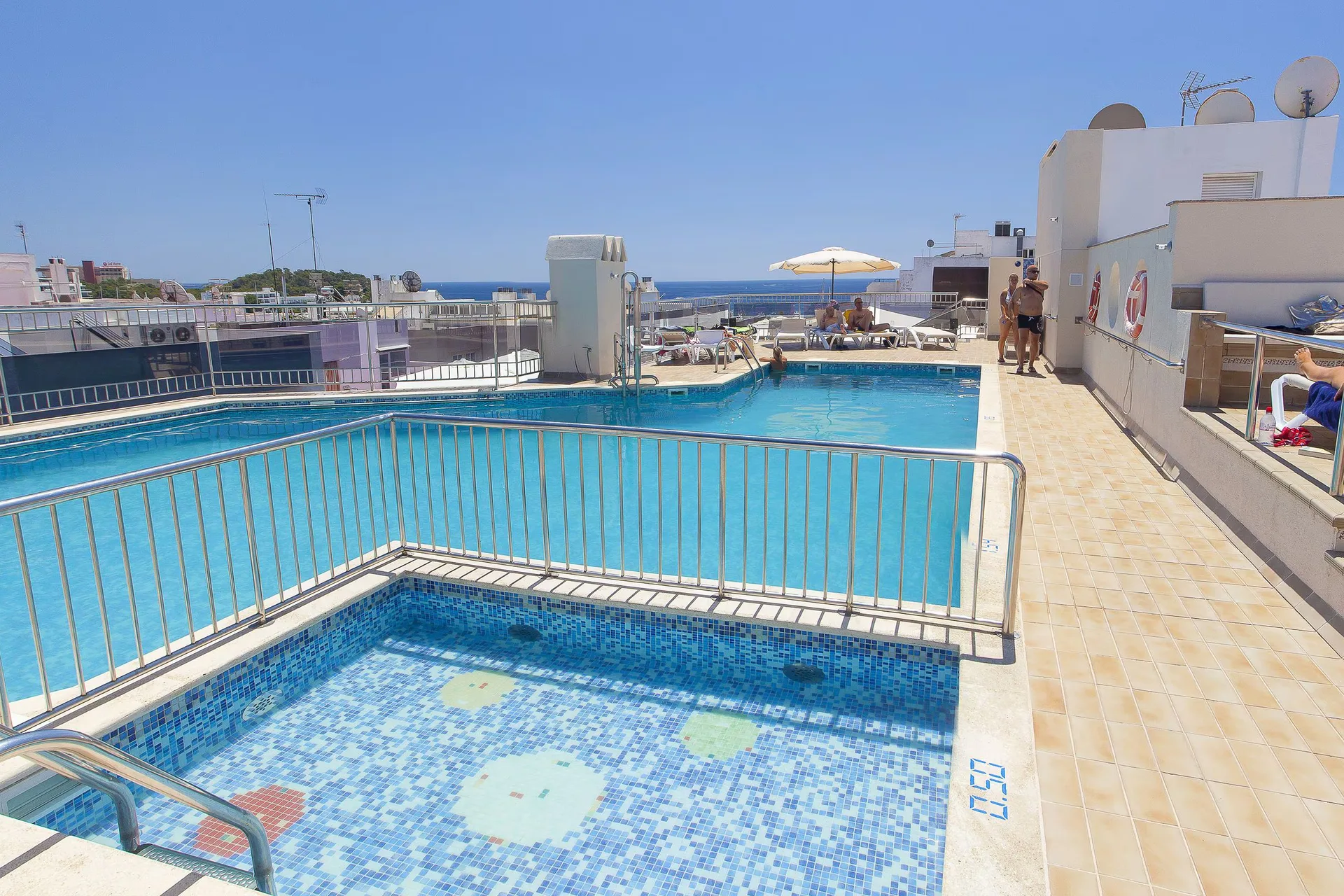 Duquesa Playa Aparthotel — pool