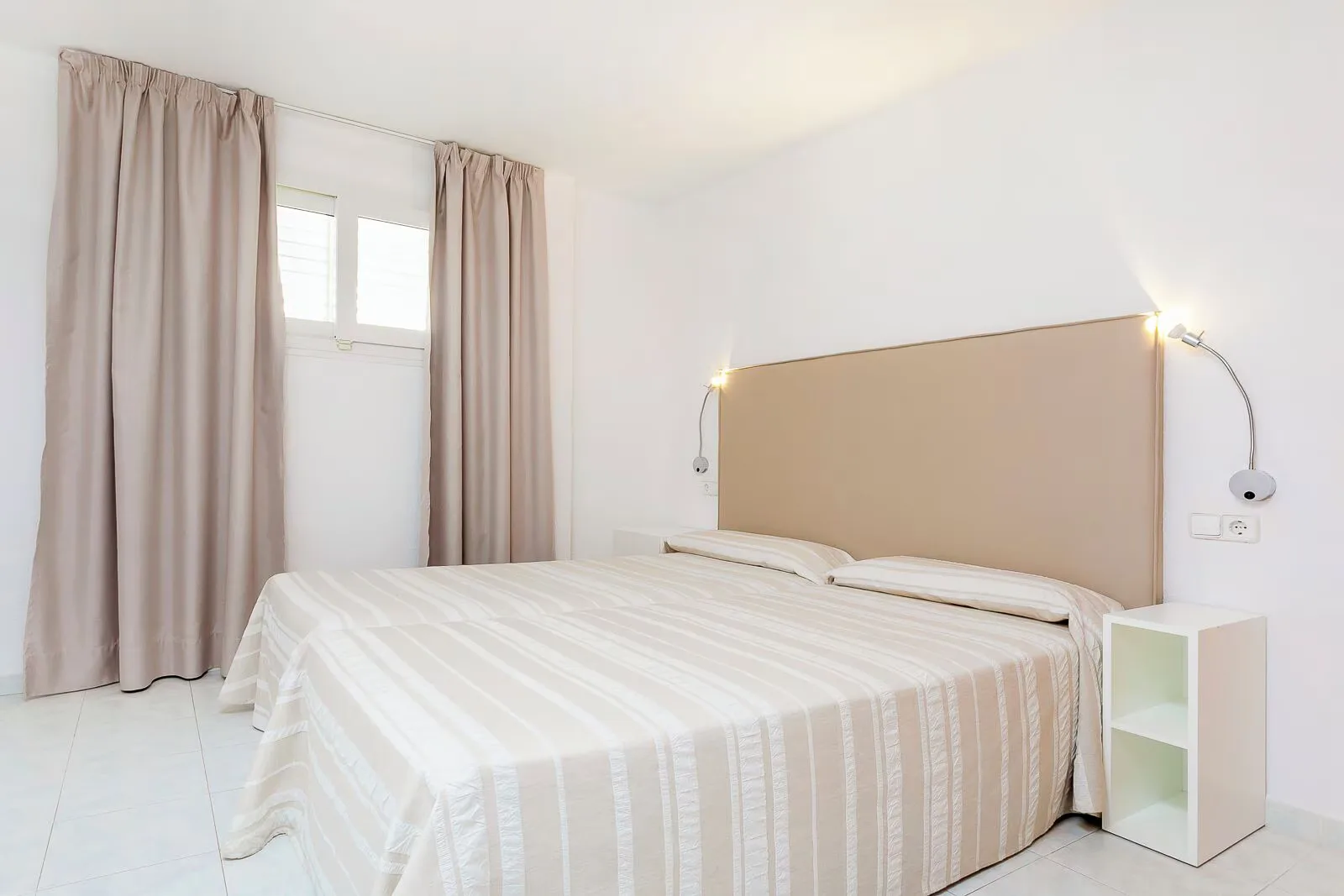 Duquesa Playa Aparthotel — room
