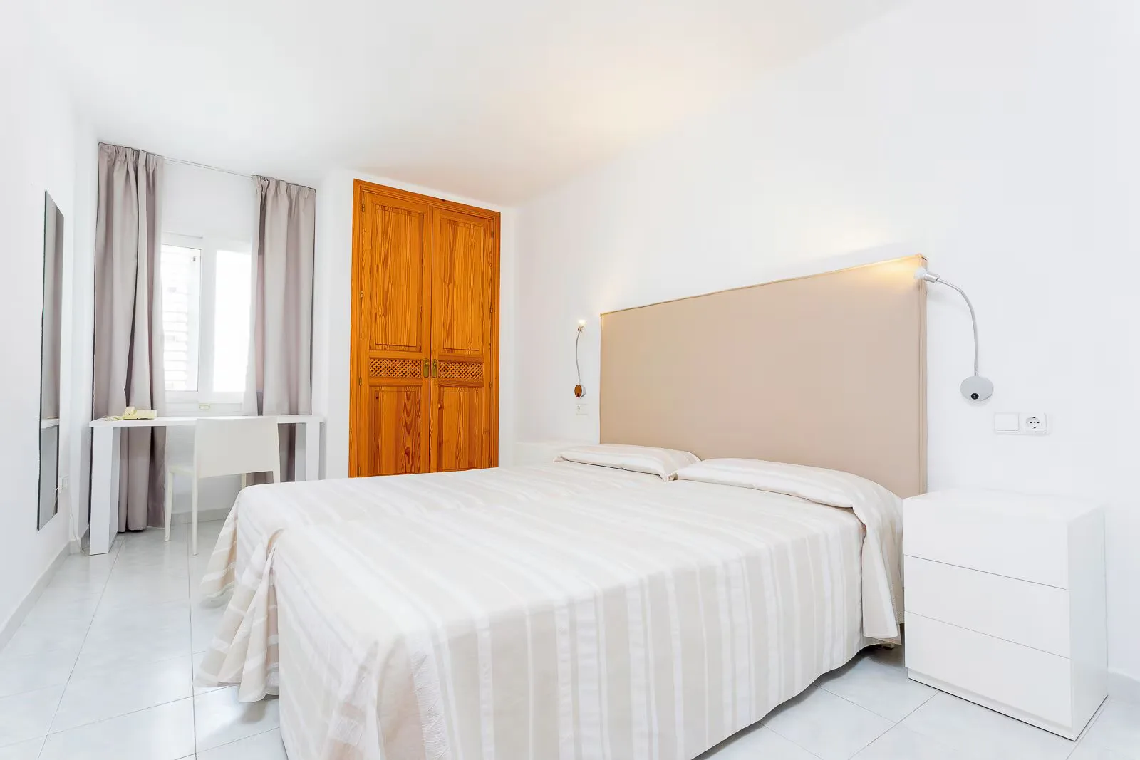Duquesa Playa Aparthotel — room