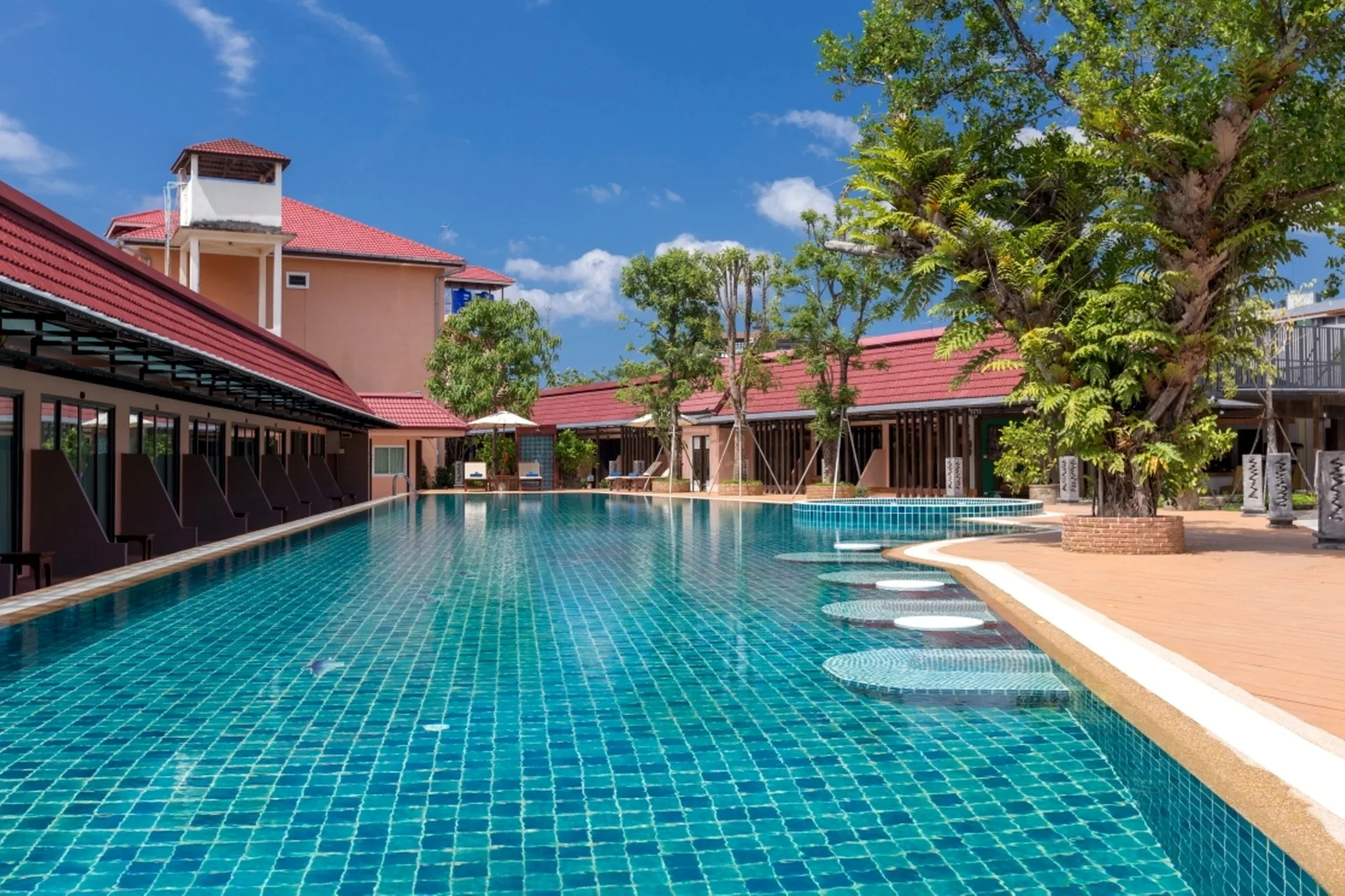 Naina Resort & Spa — pool