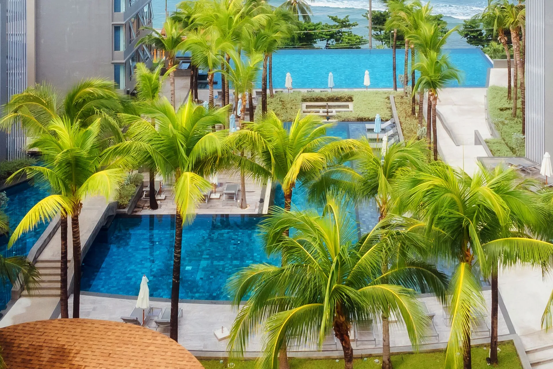 Oceanfront Beach Resort — pool