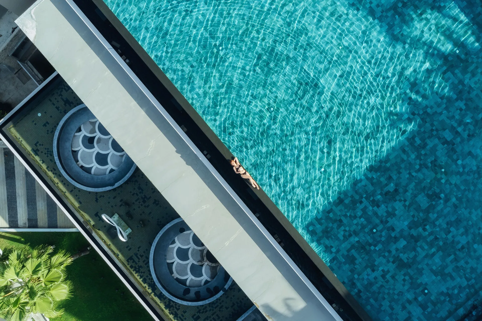 Oceanfront Beach Resort — pool