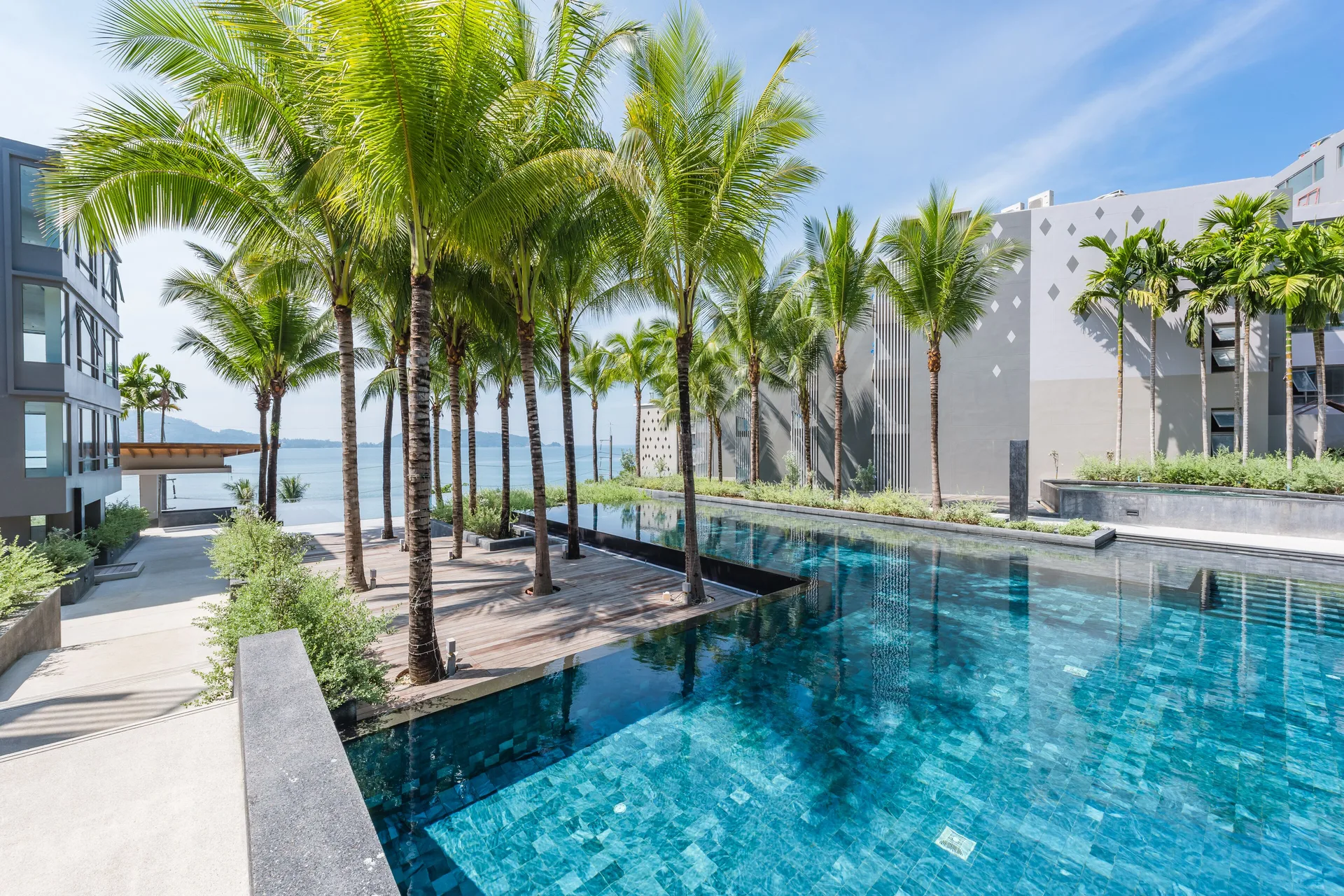 Oceanfront Beach Resort — pool