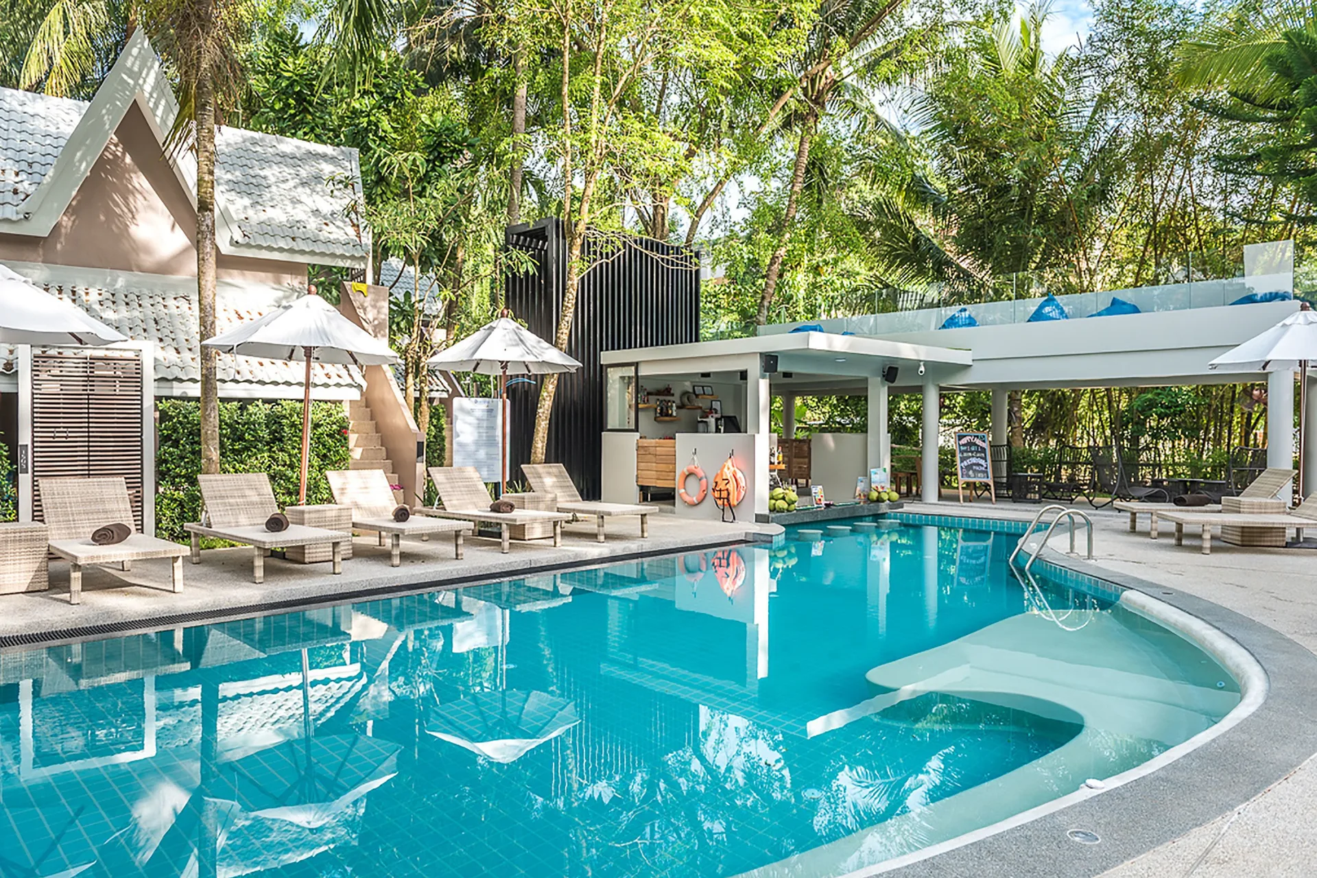 Deevana Krabi Resort — pool