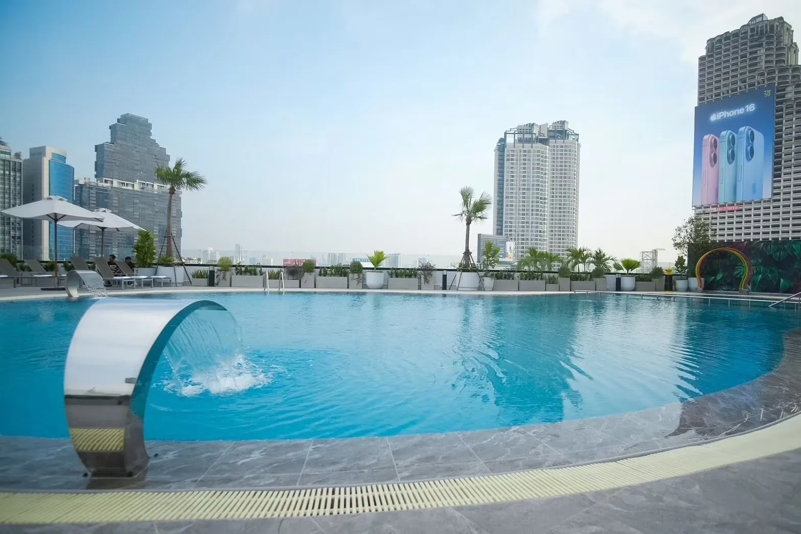 Centre Point Plus Hotel Silom — pool