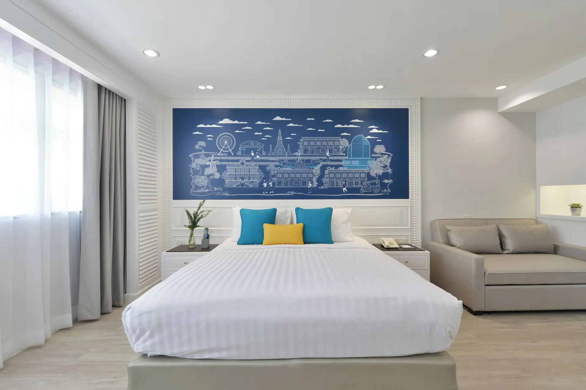 Centre Point Plus Hotel Silom — room