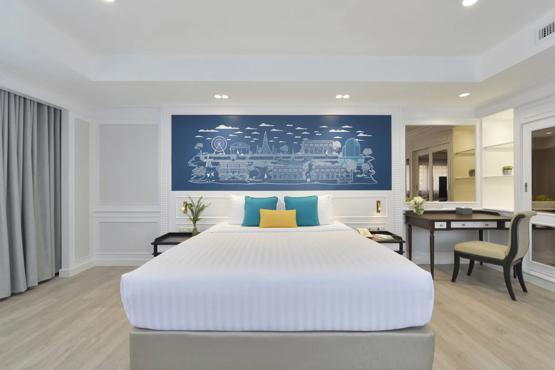 Centre Point Plus Hotel Silom — room