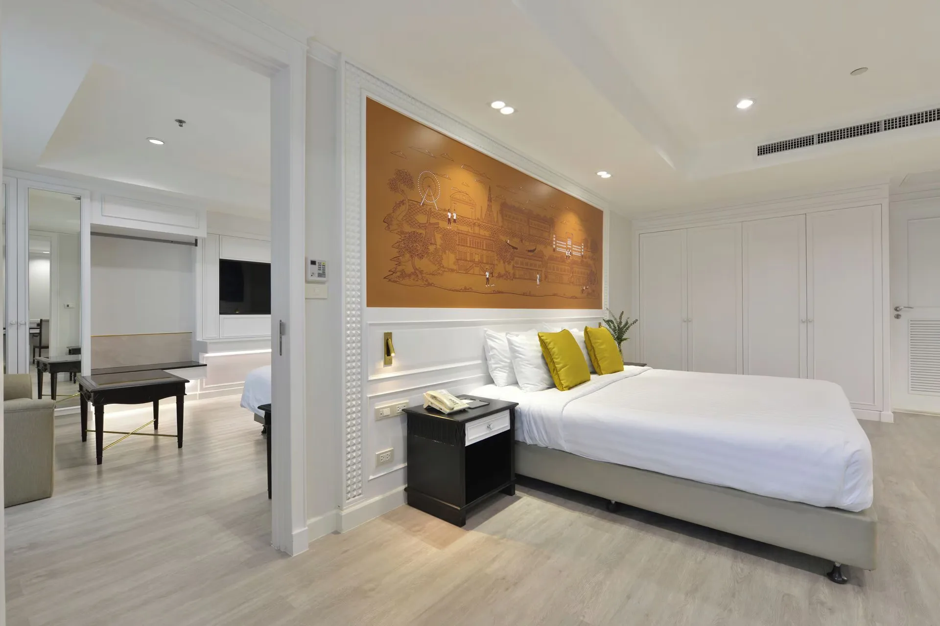 Centre Point Plus Hotel Silom — room