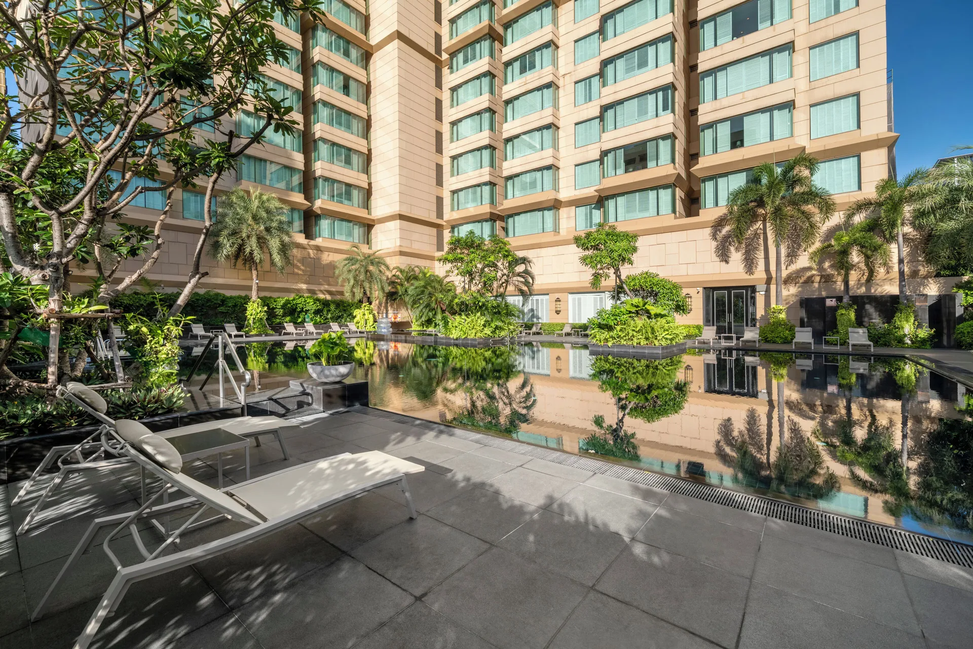 Grande Centre Point Ratchadamri — pool