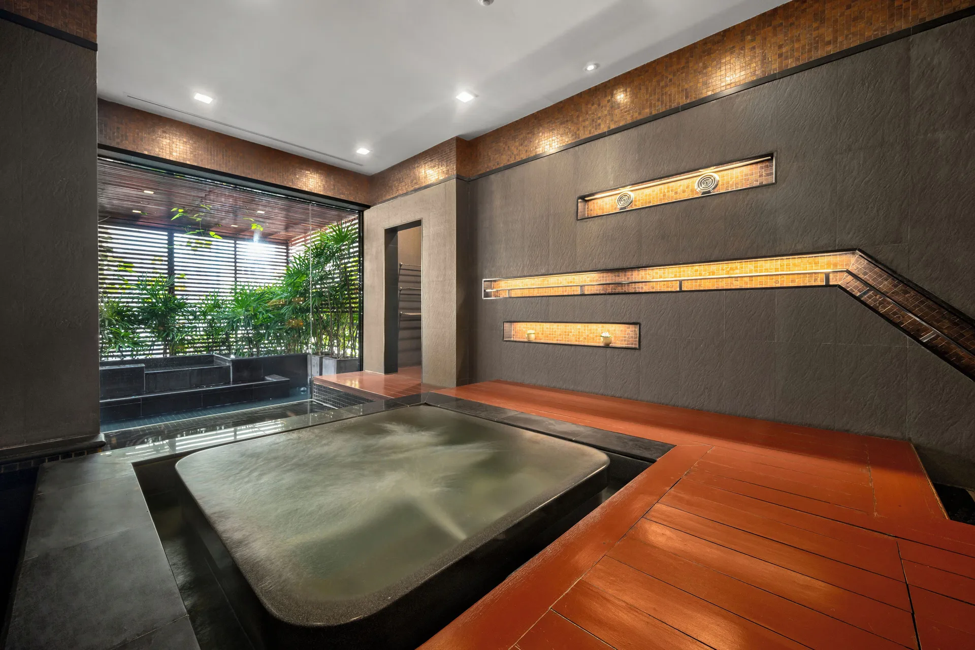 Grande Centre Point Ratchadamri — pool