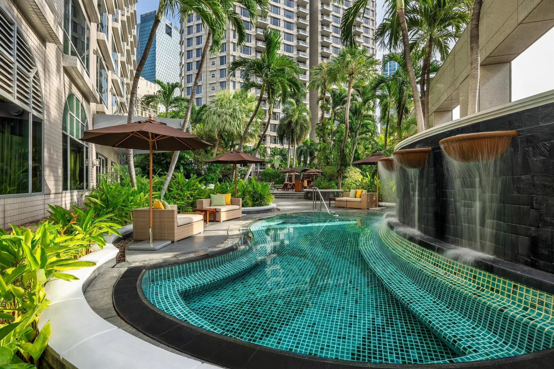 Conrad Bangkok — pool