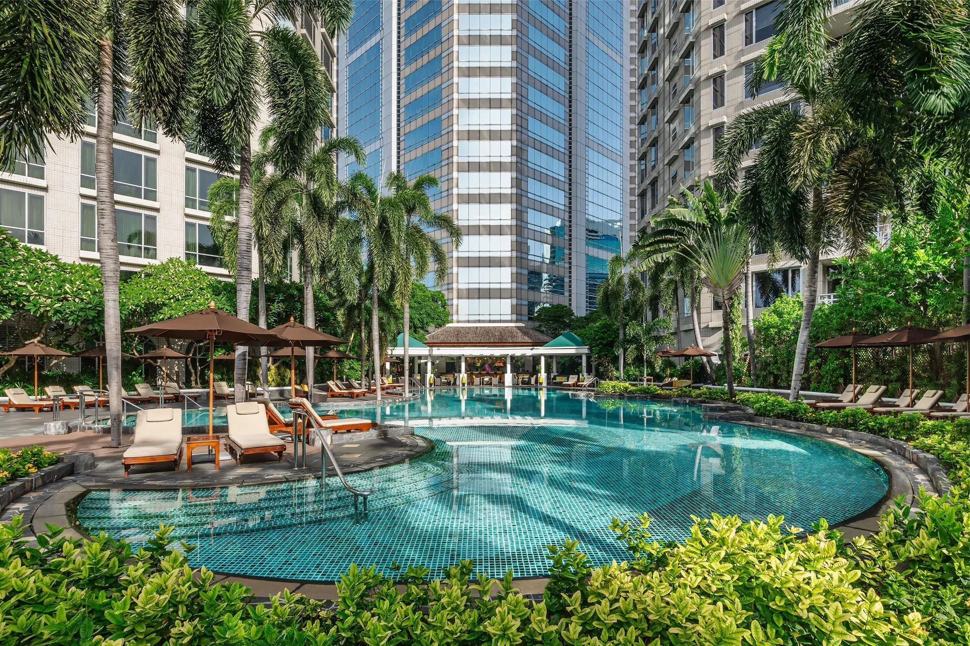Conrad Bangkok — pool