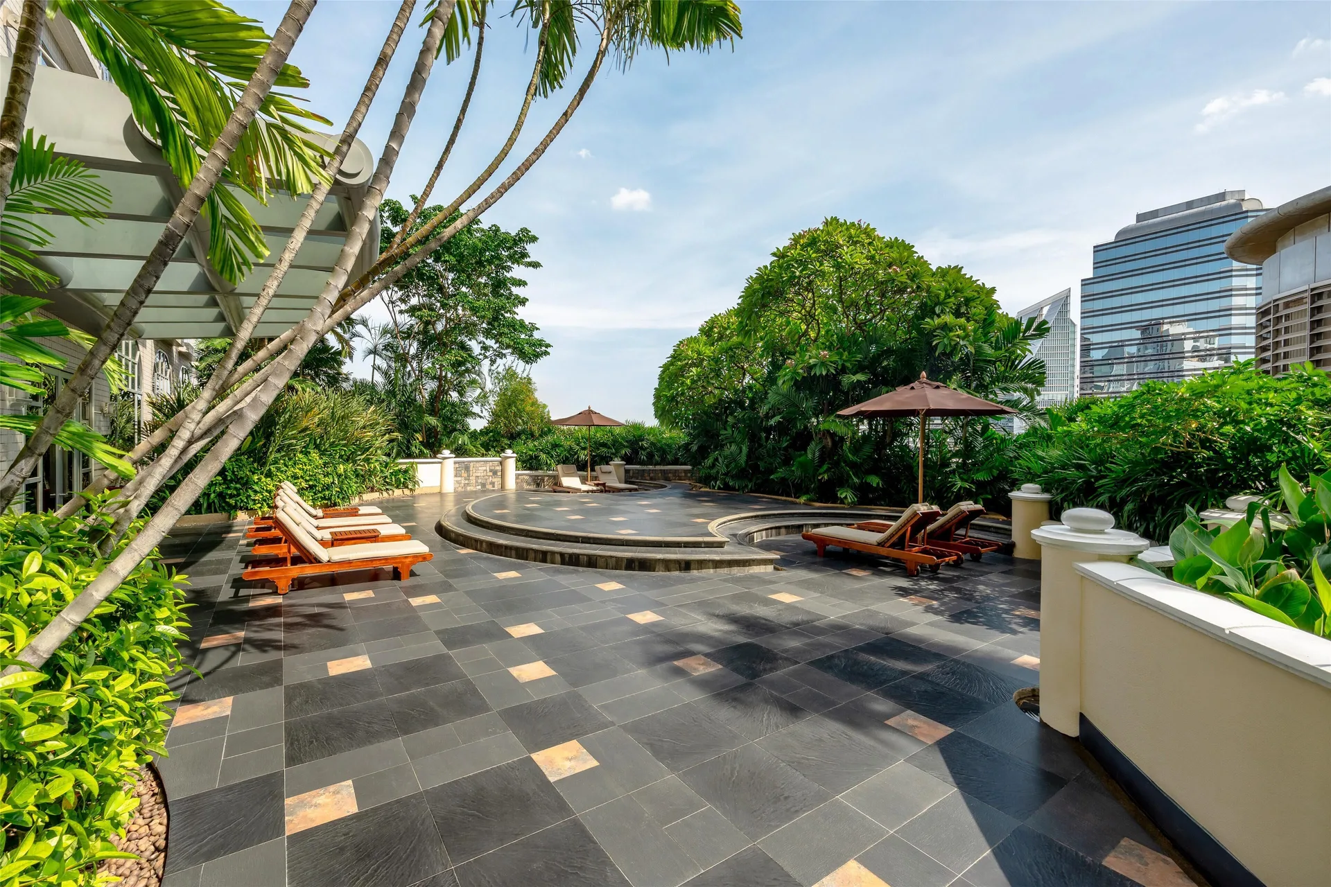 Conrad Bangkok — pool