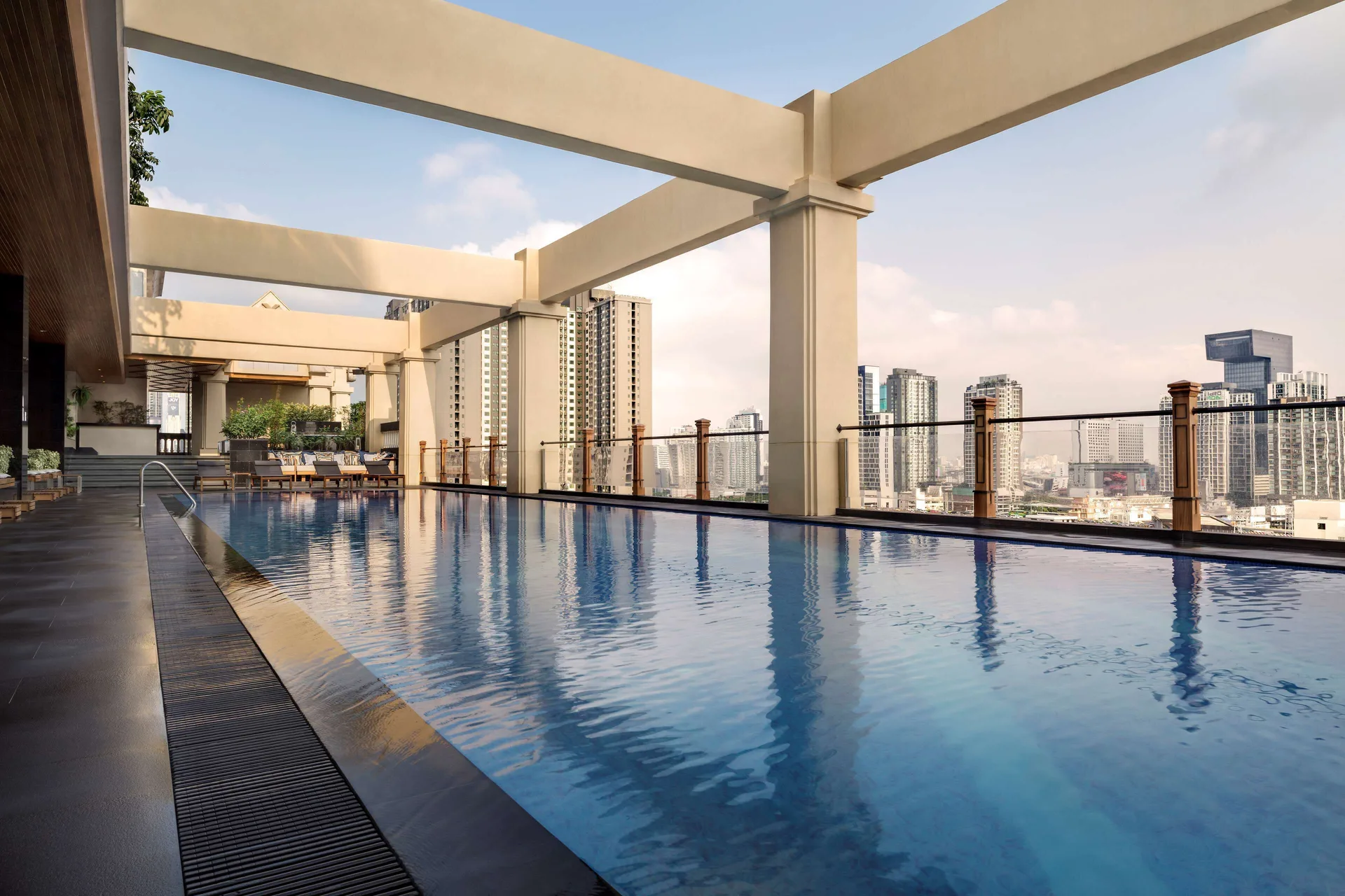 Lancaster Bangkok — pool