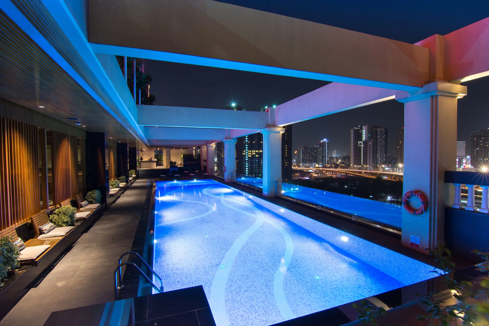 Lancaster Bangkok — pool