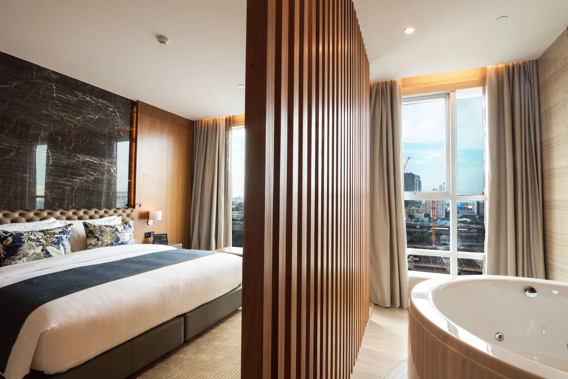 Lancaster Bangkok — room