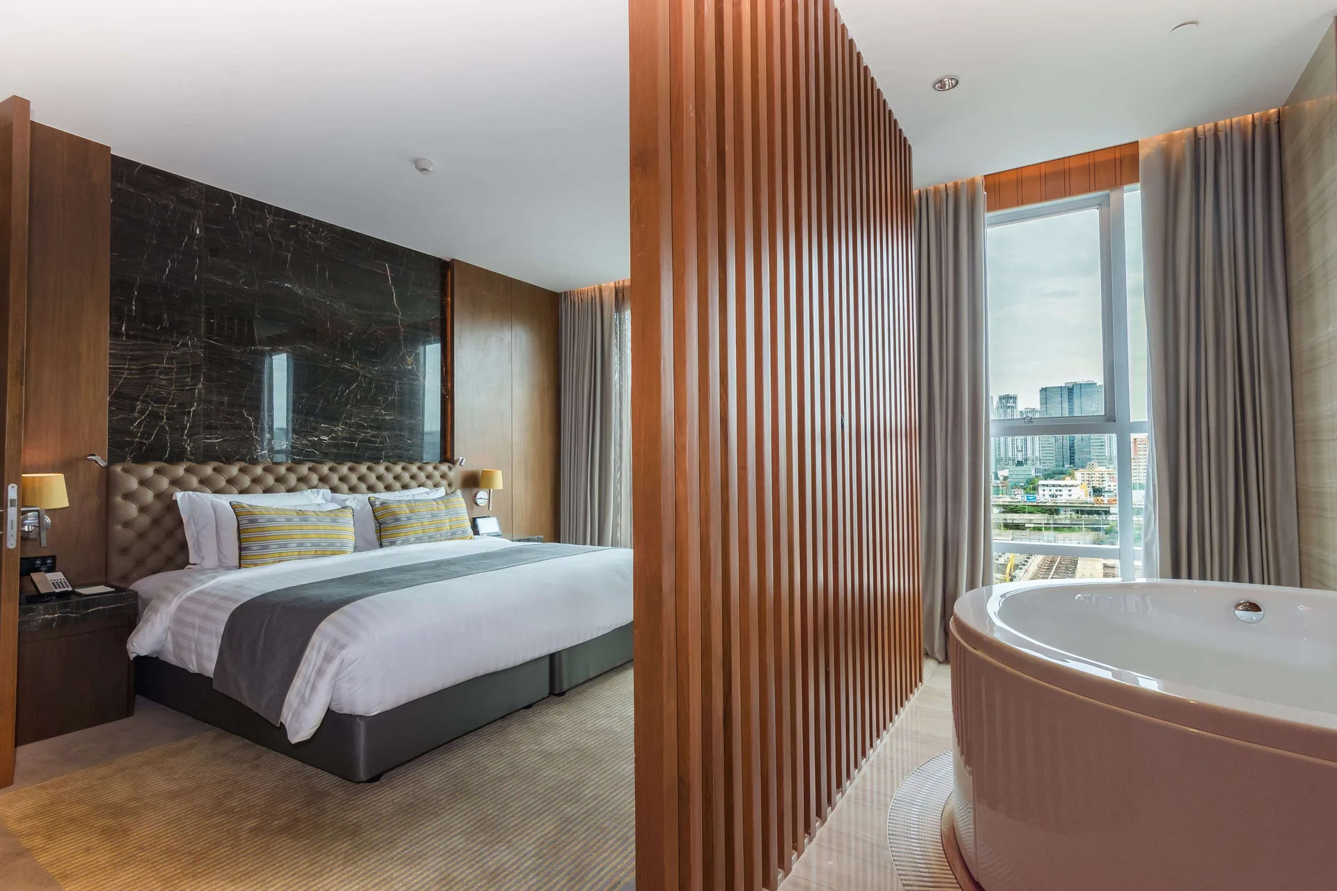 Lancaster Bangkok — room