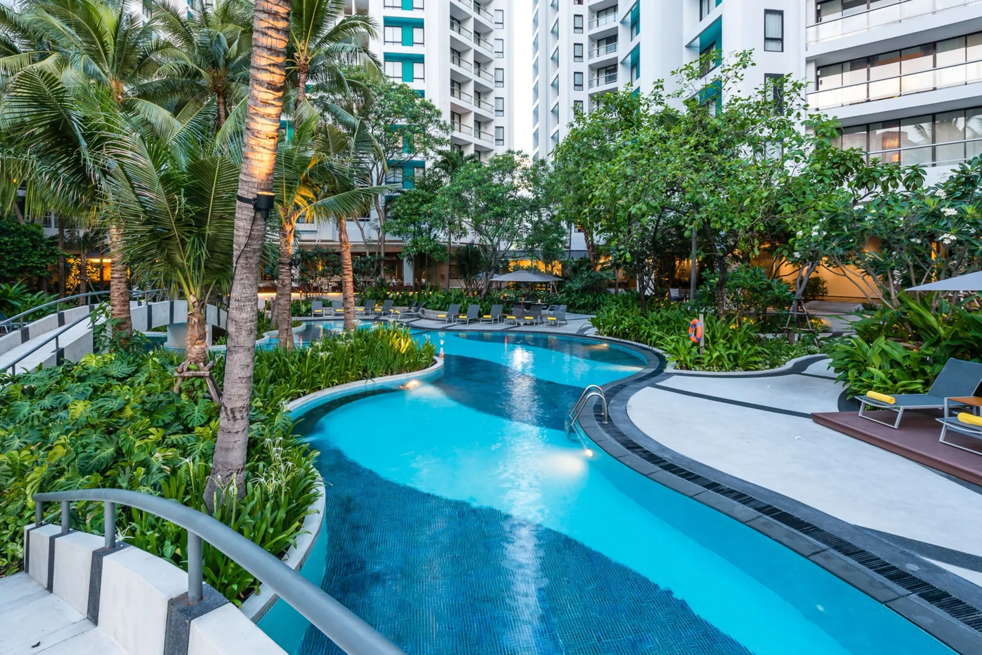 Chatrium Sathon Bangkok — pool