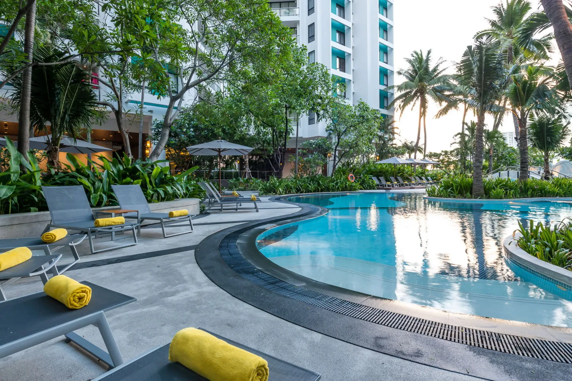 Chatrium Sathon Bangkok — pool