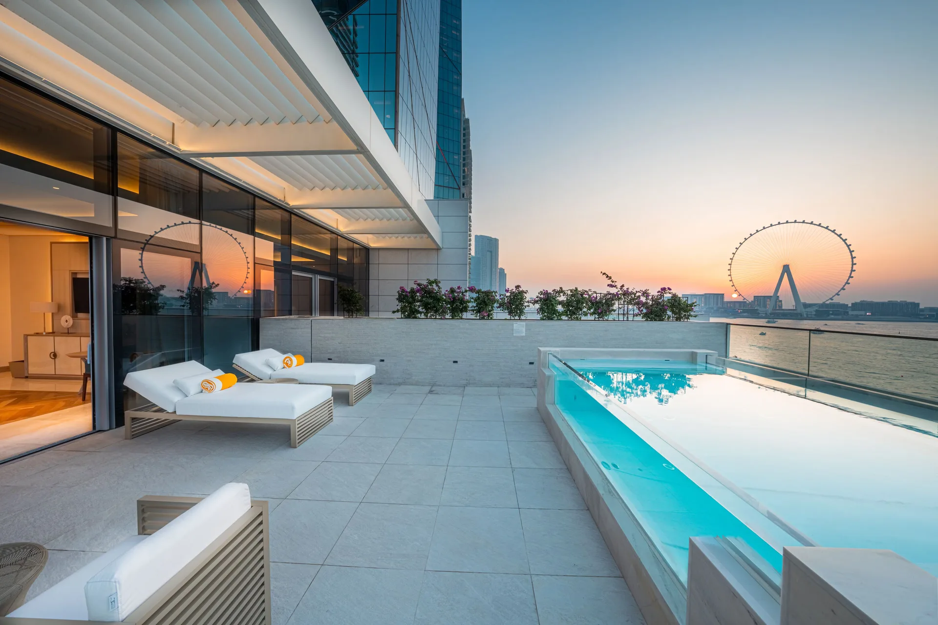 FIVE LUXE — pool