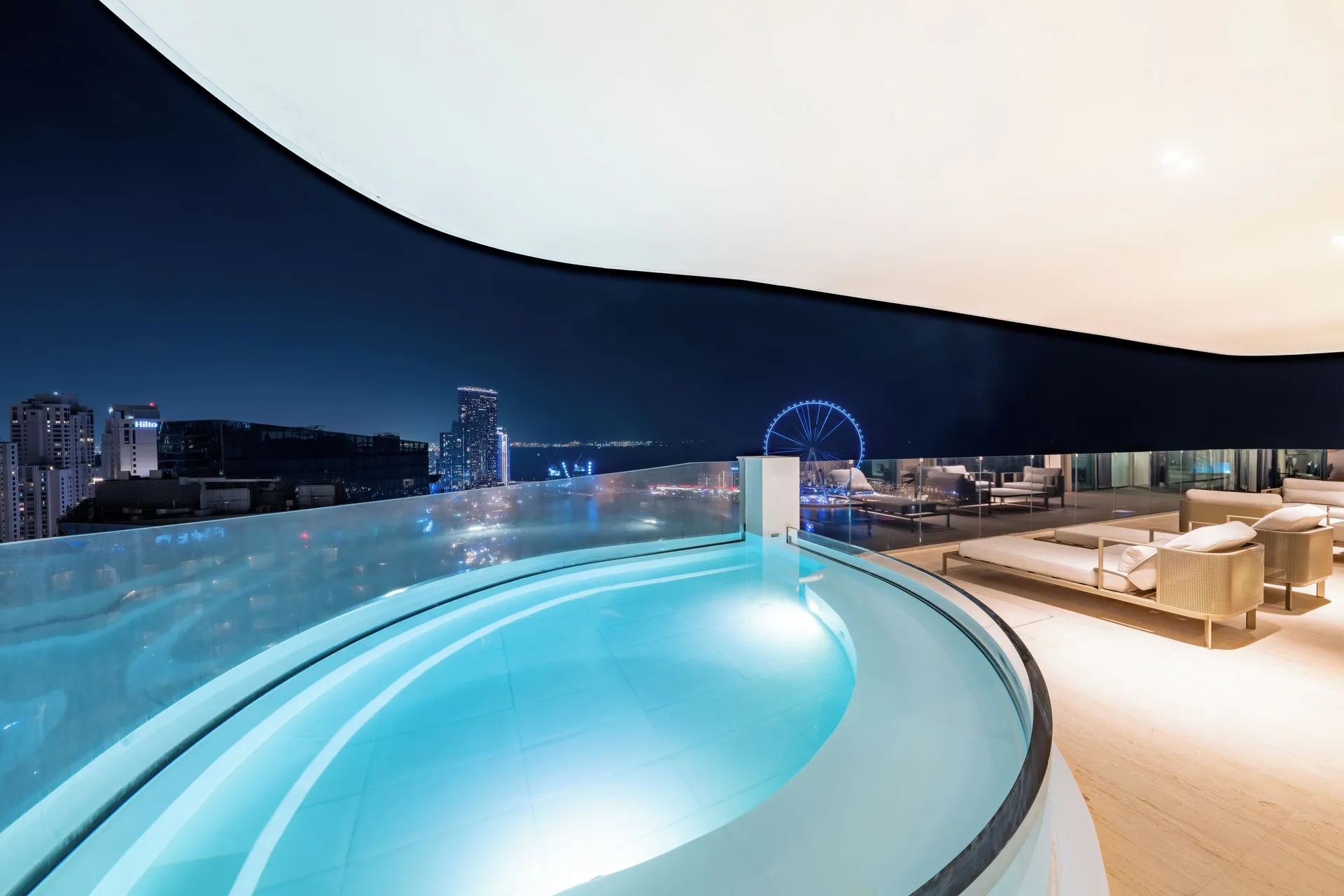 FIVE LUXE — pool