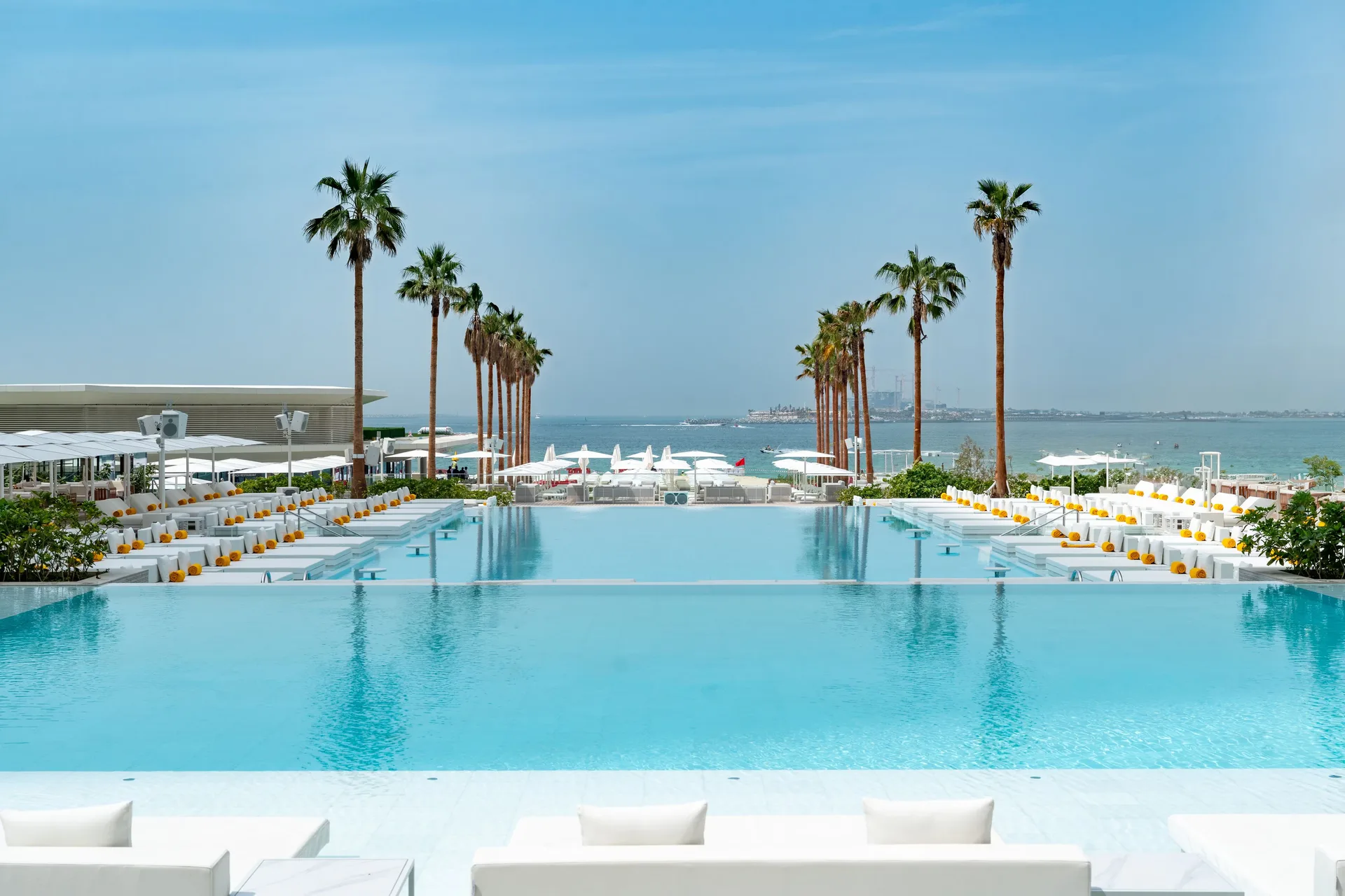 FIVE LUXE — pool