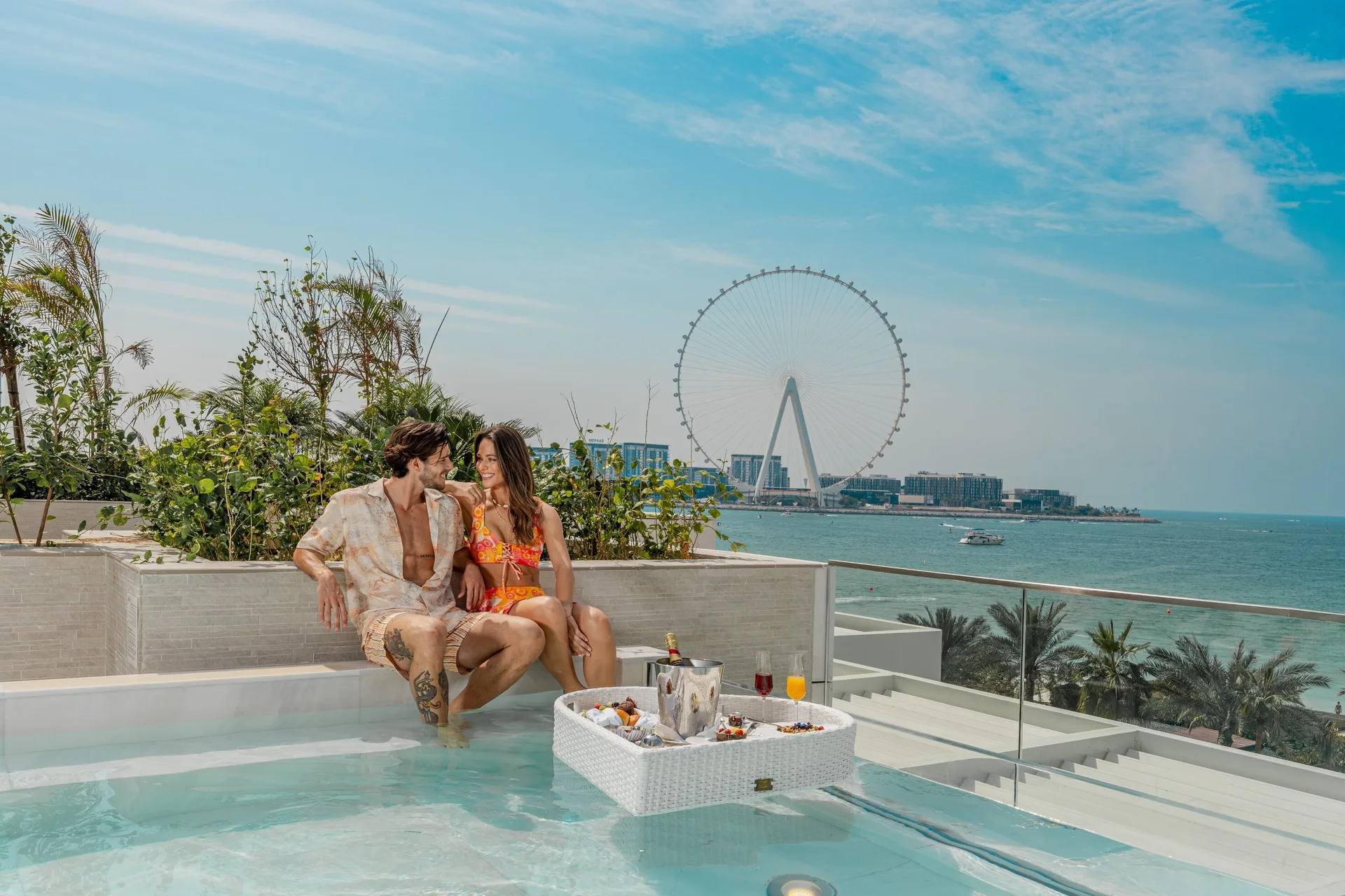FIVE LUXE — pool