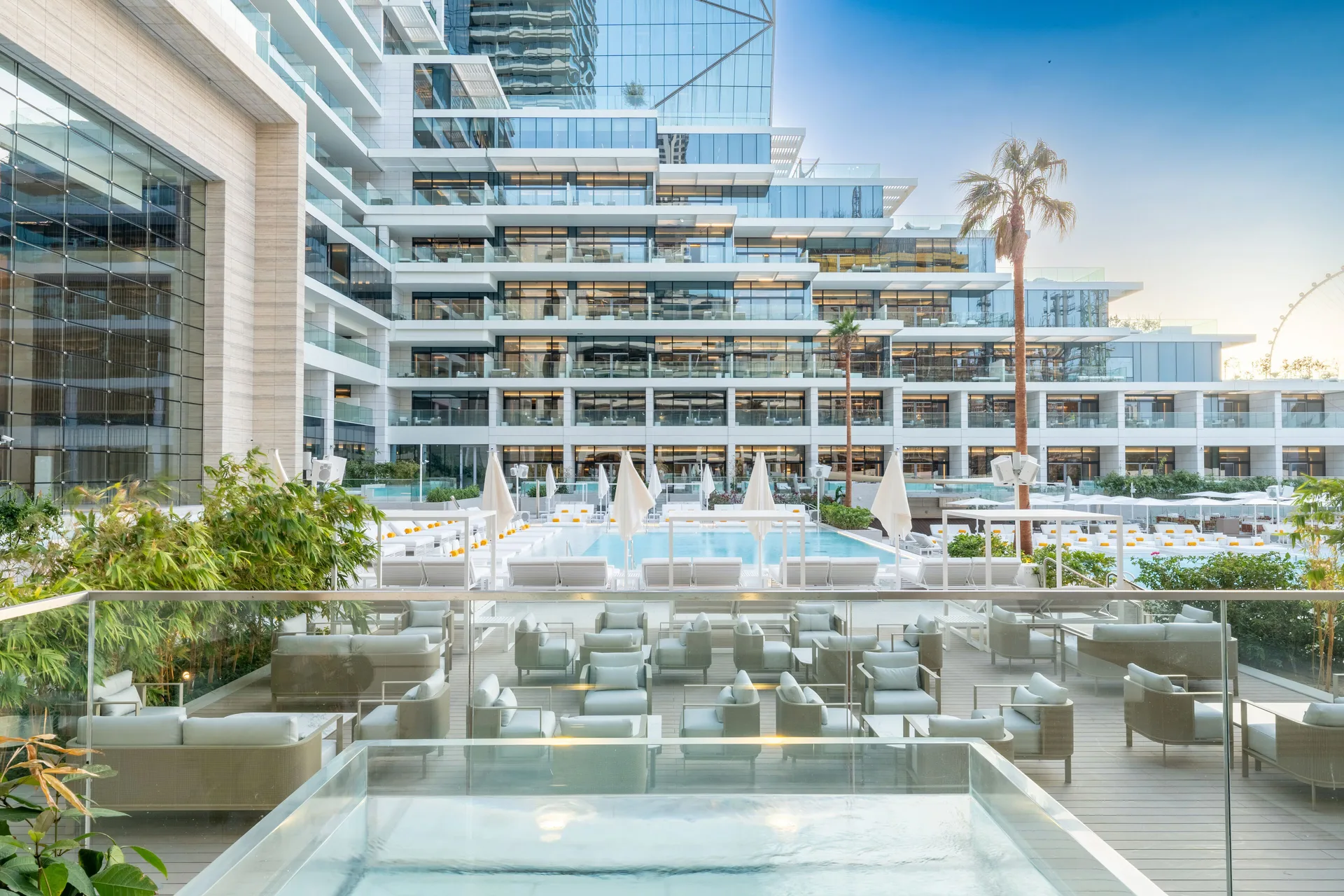 FIVE LUXE — pool