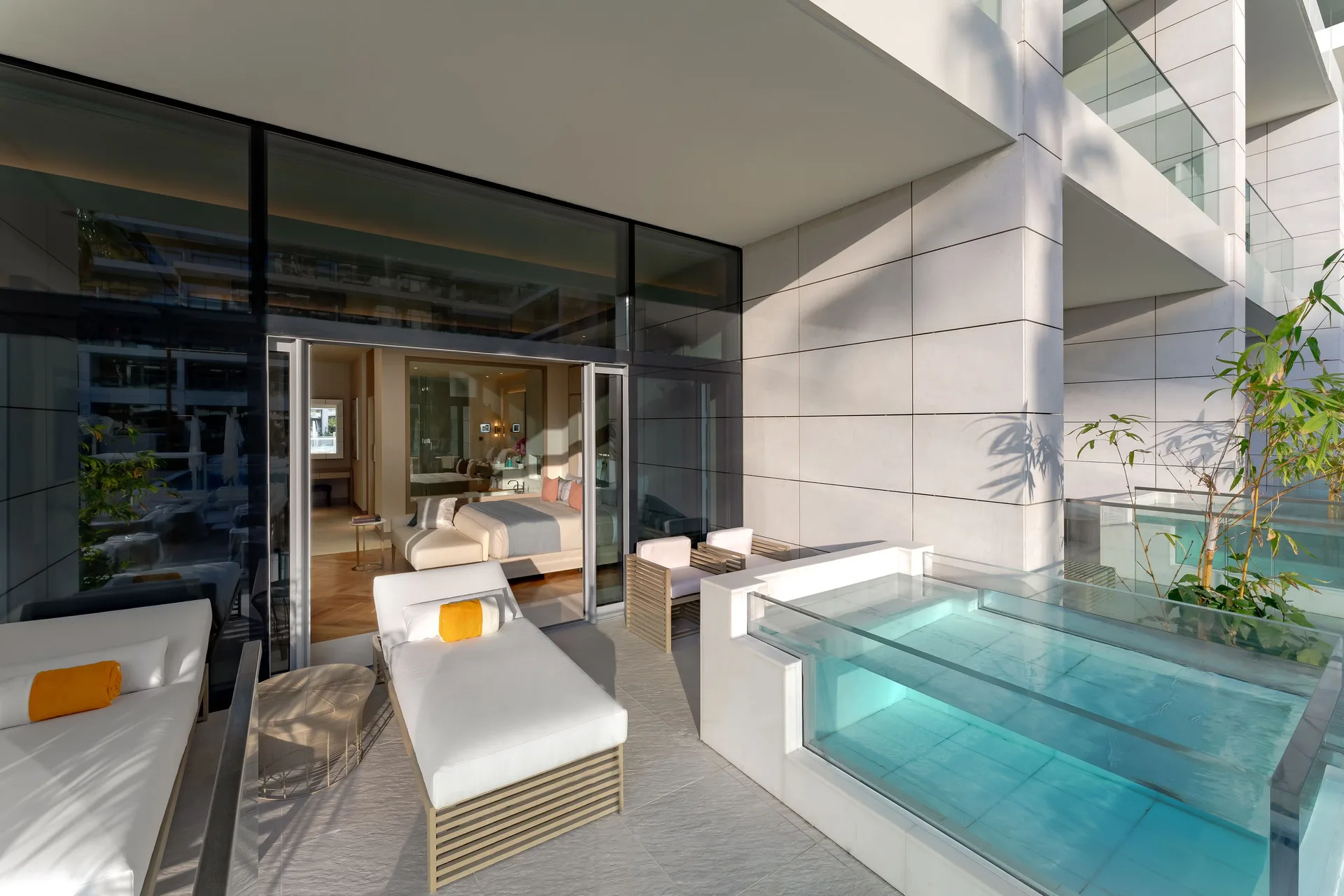FIVE LUXE — pool