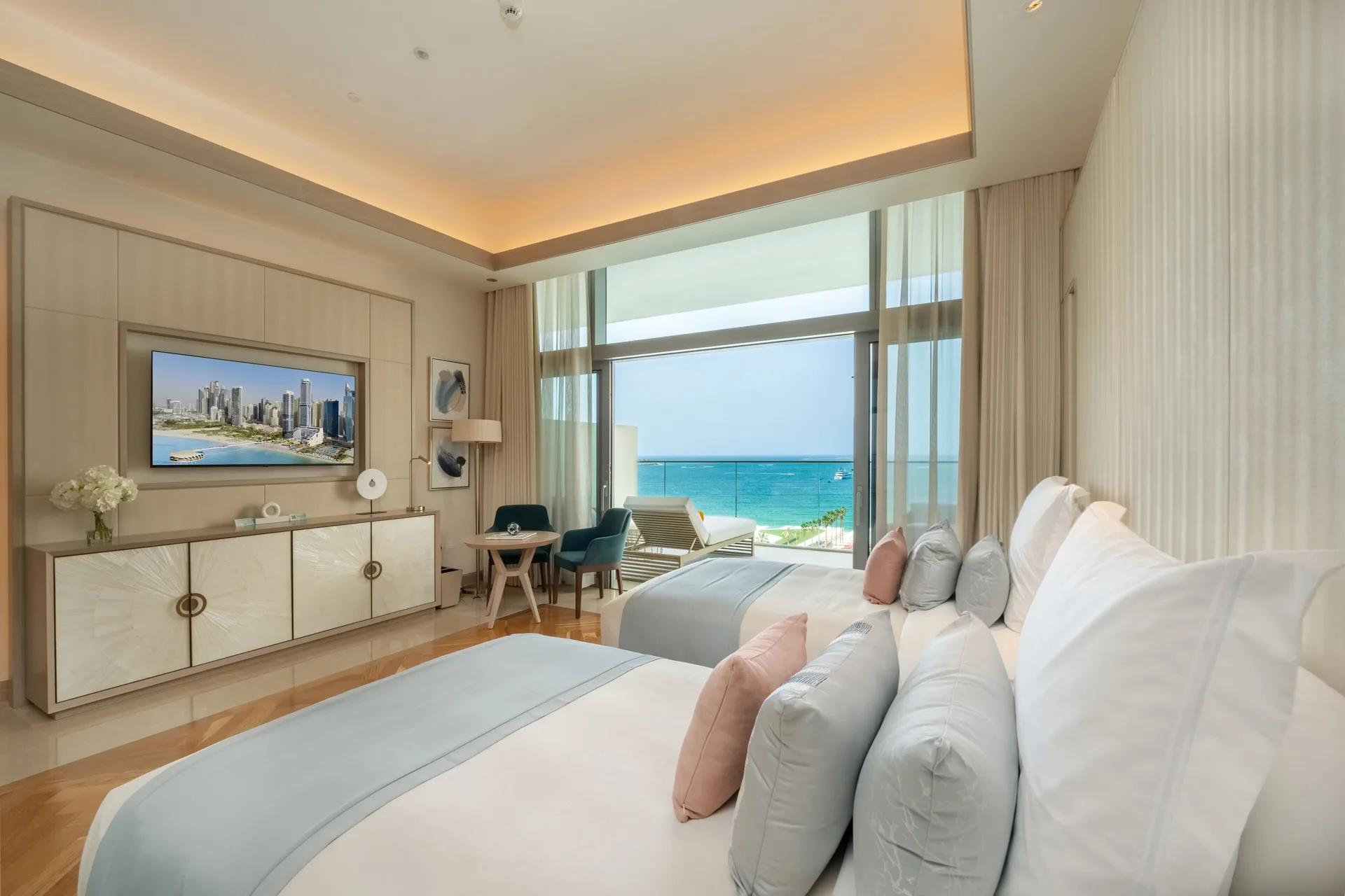 FIVE LUXE — room