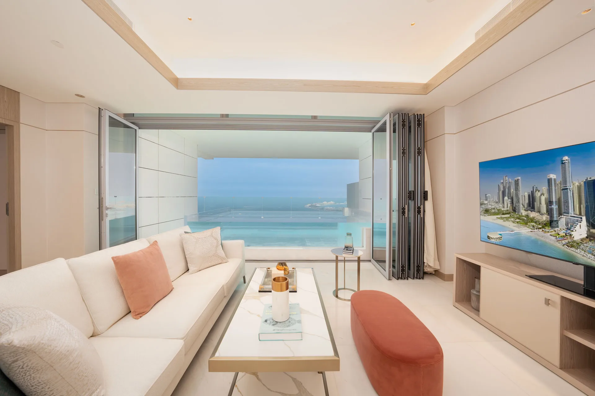 FIVE LUXE — room