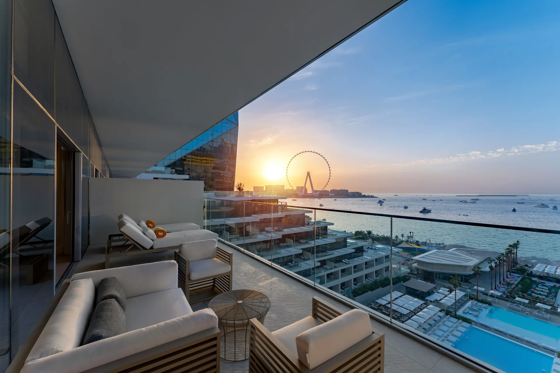 FIVE LUXE — room