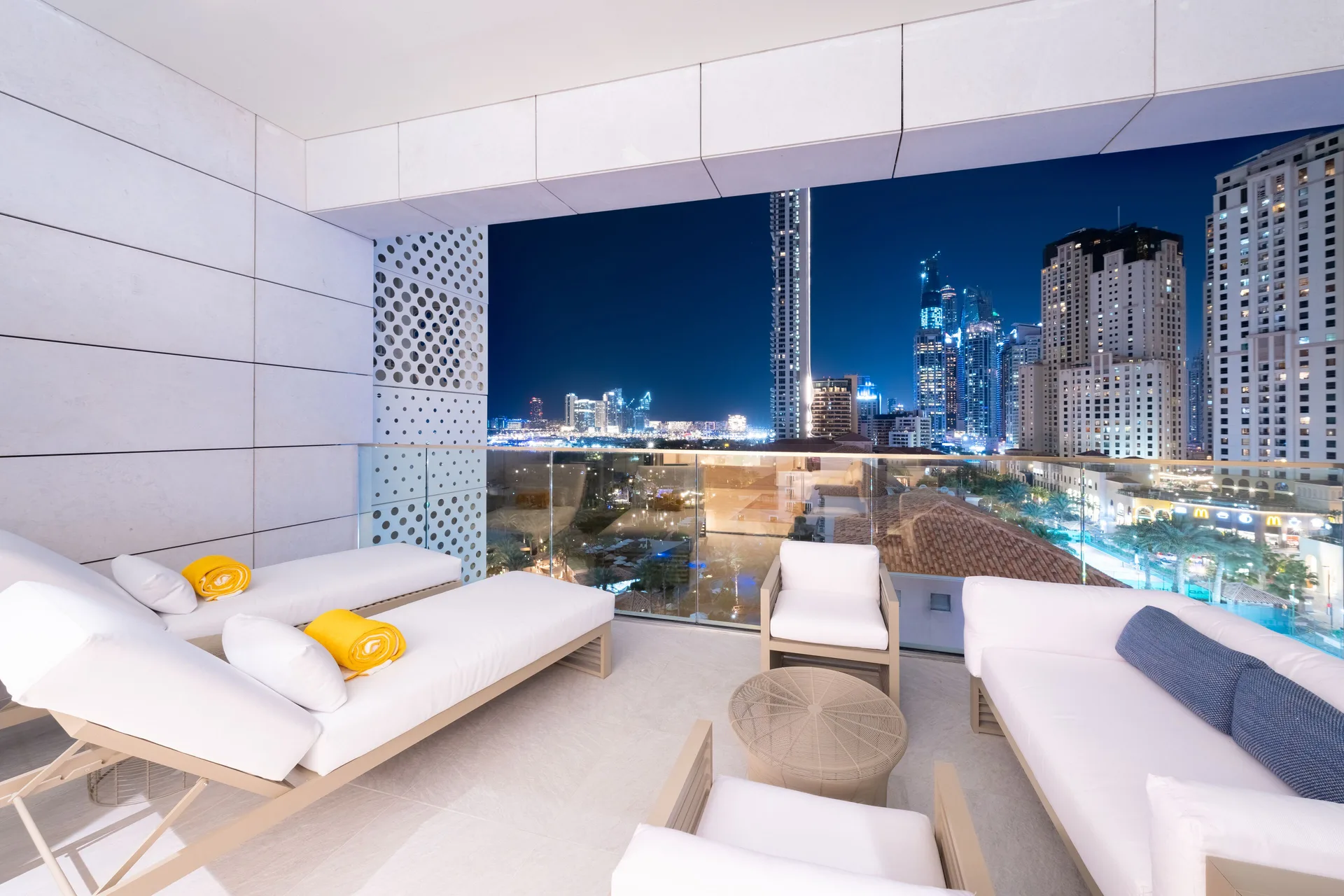 FIVE LUXE — room