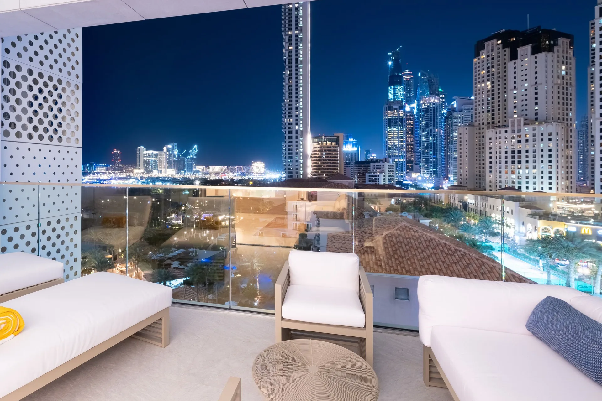 FIVE LUXE — room