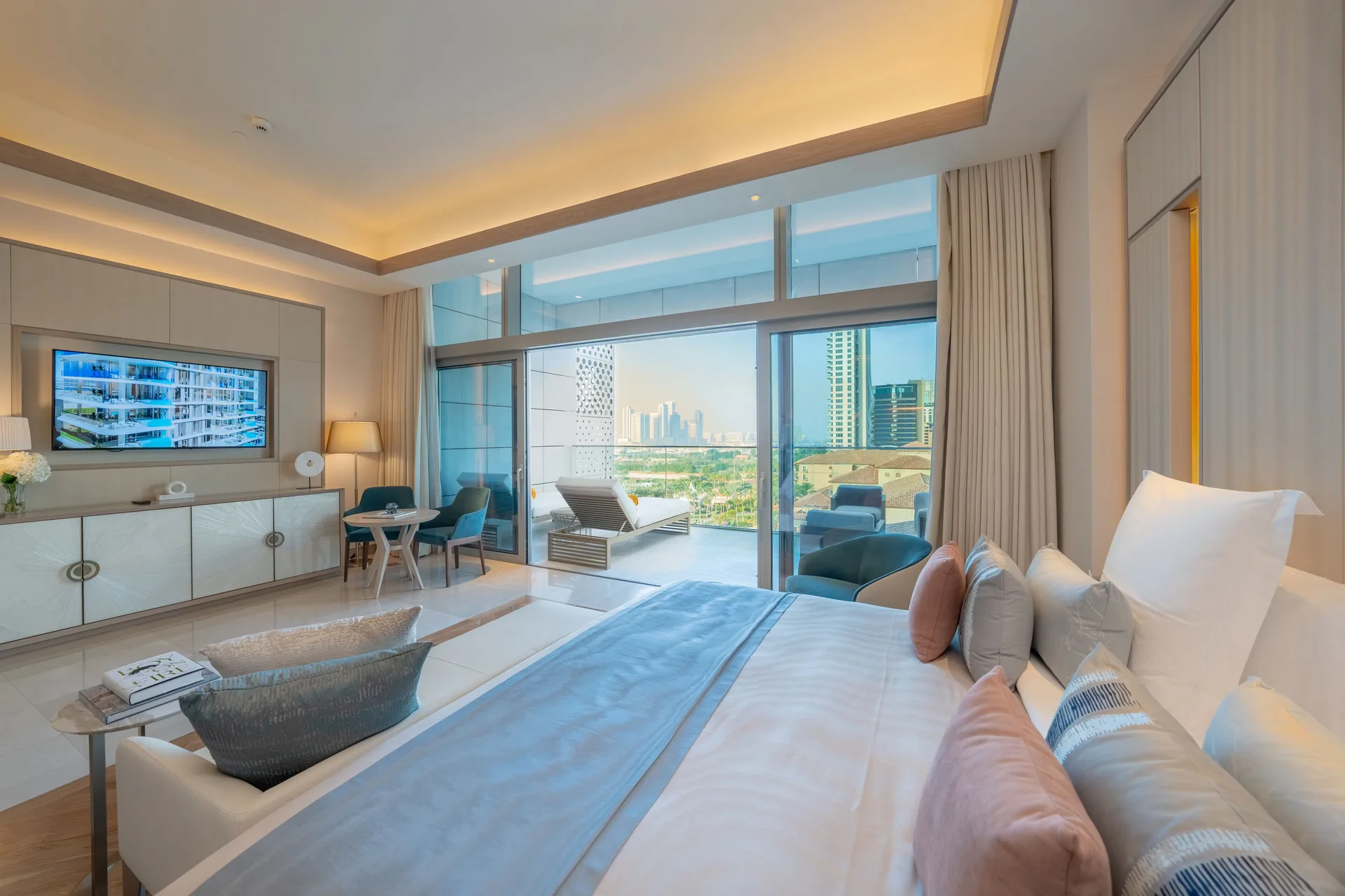 FIVE LUXE — room