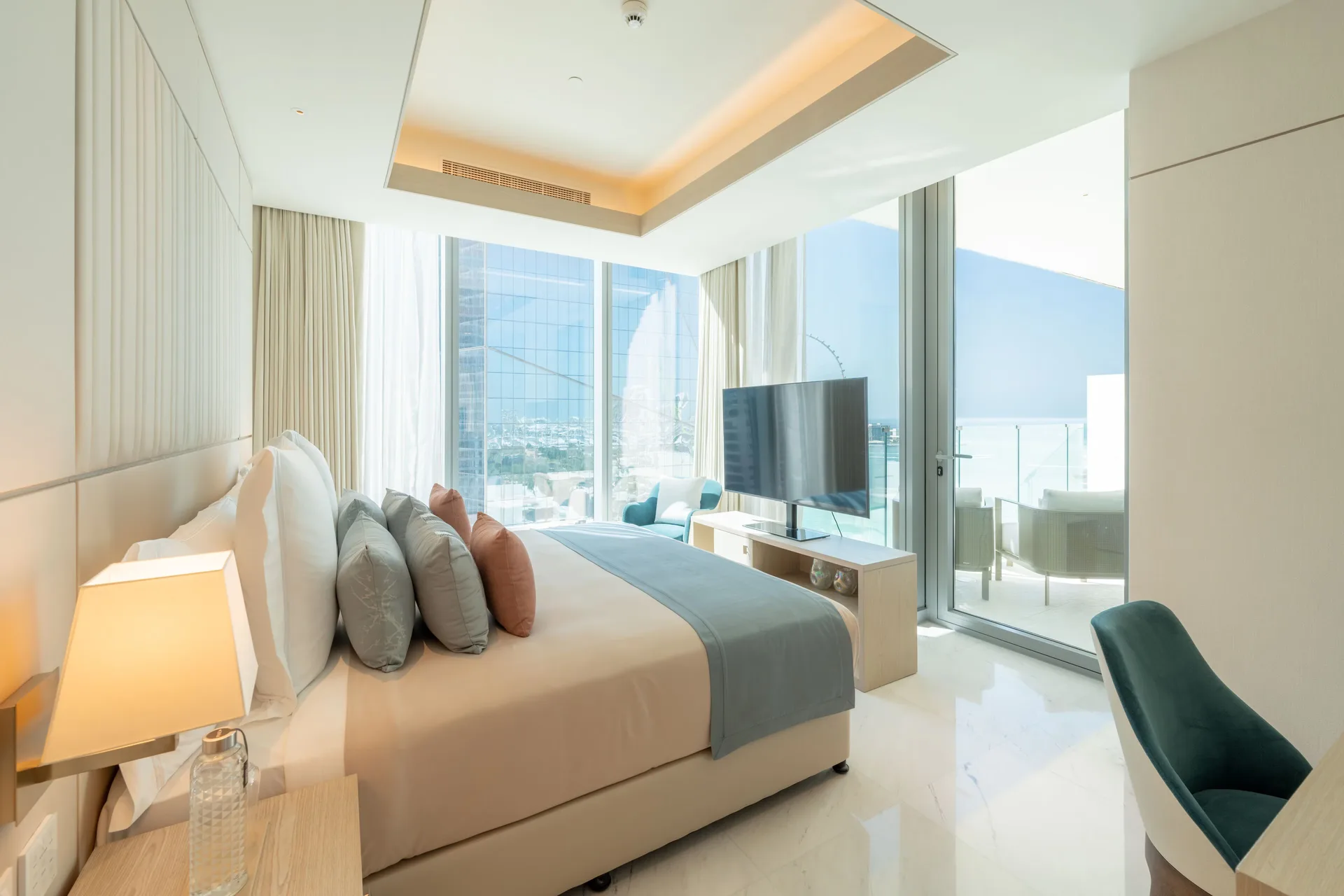 FIVE LUXE — room