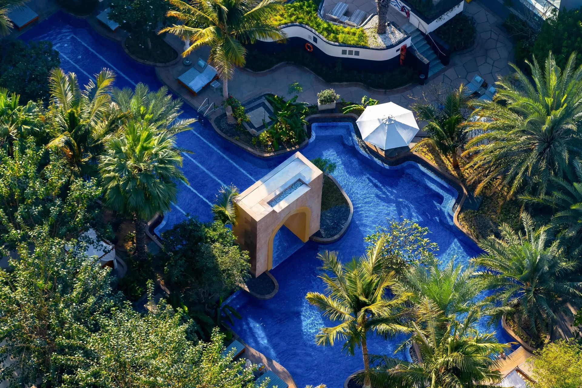 Conrad Dubai — pool