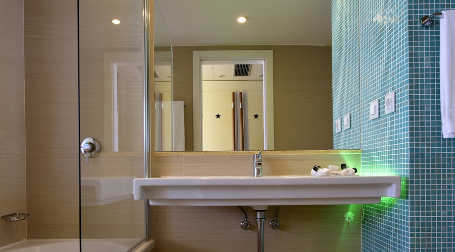 Pestana Dom Joao II Beach & Golf Resort — bathroom