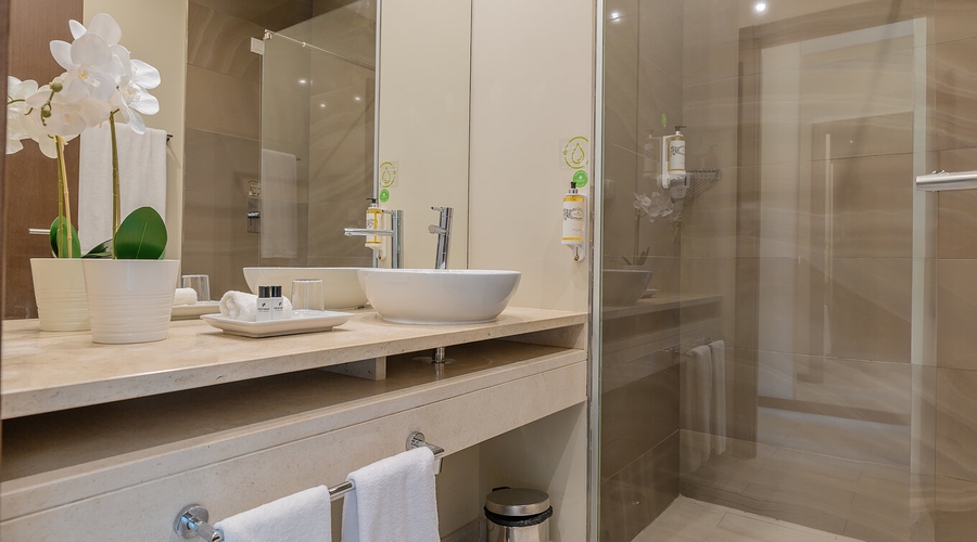 Pestana Alvor Park — bathroom