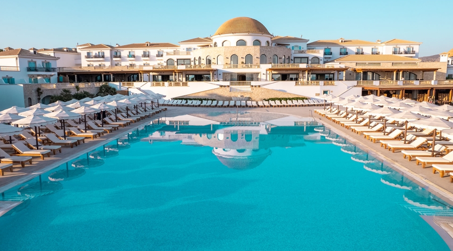 Mitsis Selection Laguna — pool