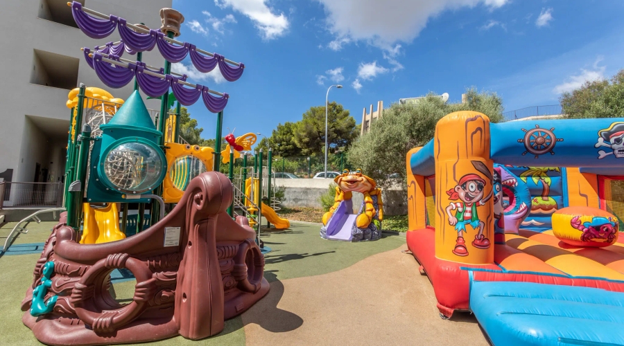 Zafiro Palace Palmanova — playarea