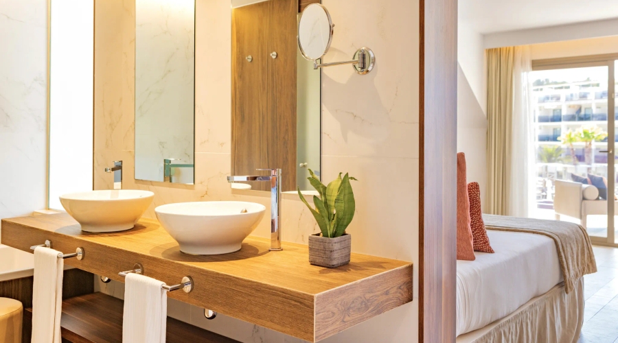 Zafiro Palace Palmanova — bathroom