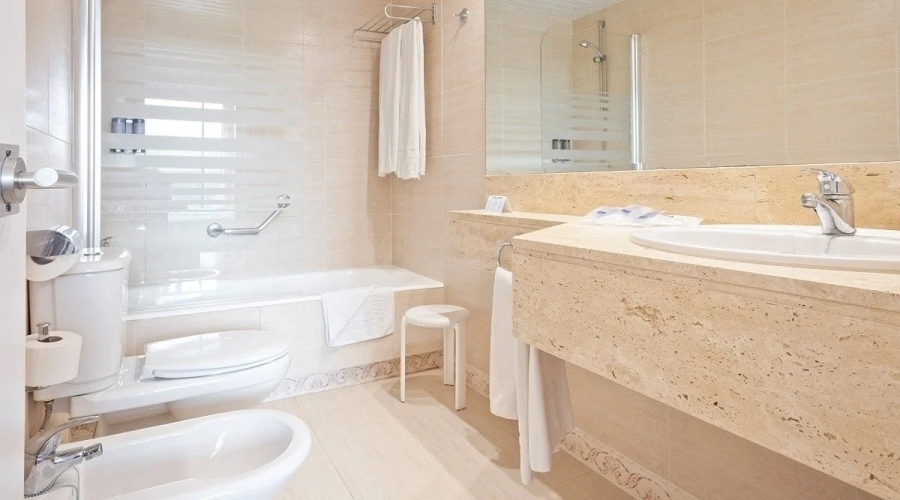 Hotel Best Delta — bathroom