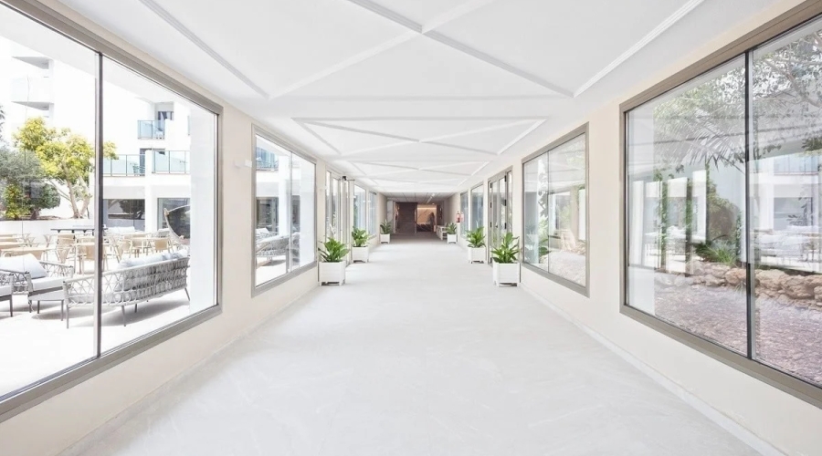 Hotel Best Delta — lobbyHallway