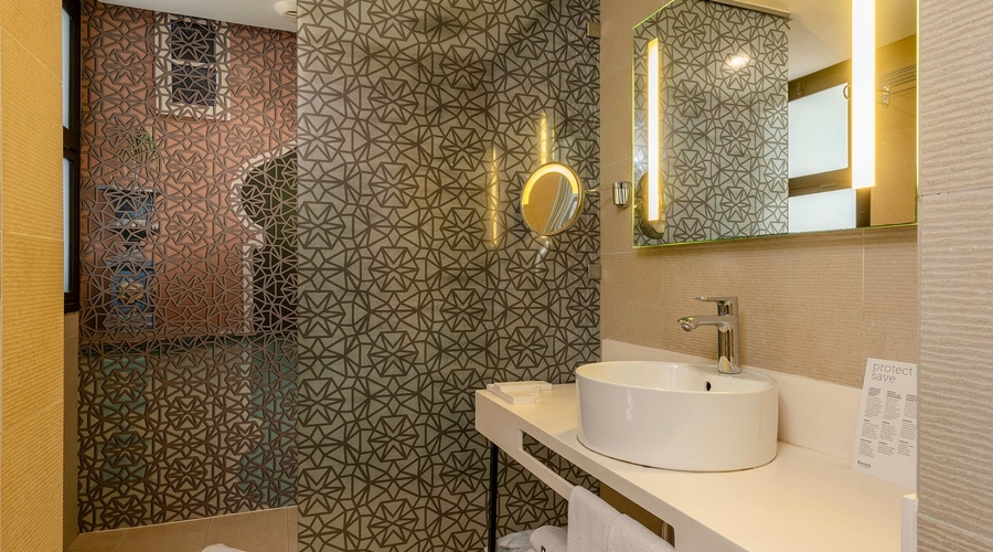 Barcelo Palmeraie — bathroom
