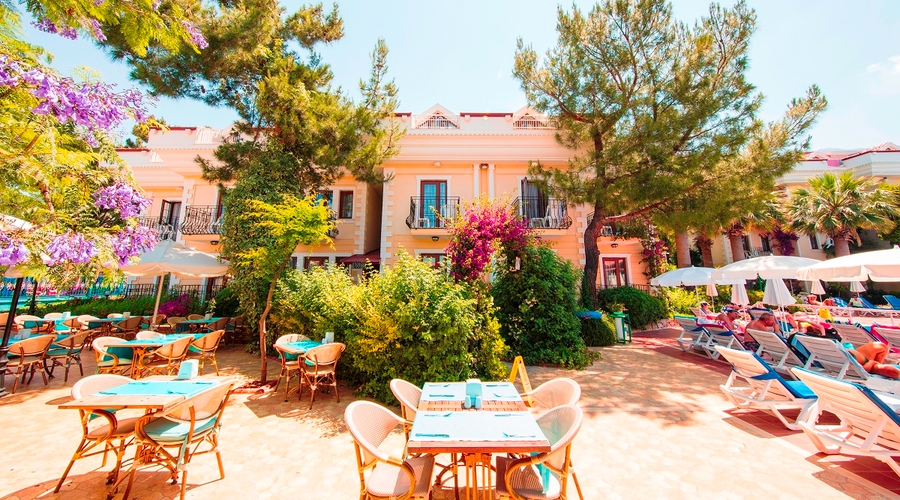 Yel Holiday Resort — seatingOutdoor