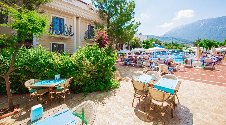 Yel Holiday Resort — seatingOutdoor